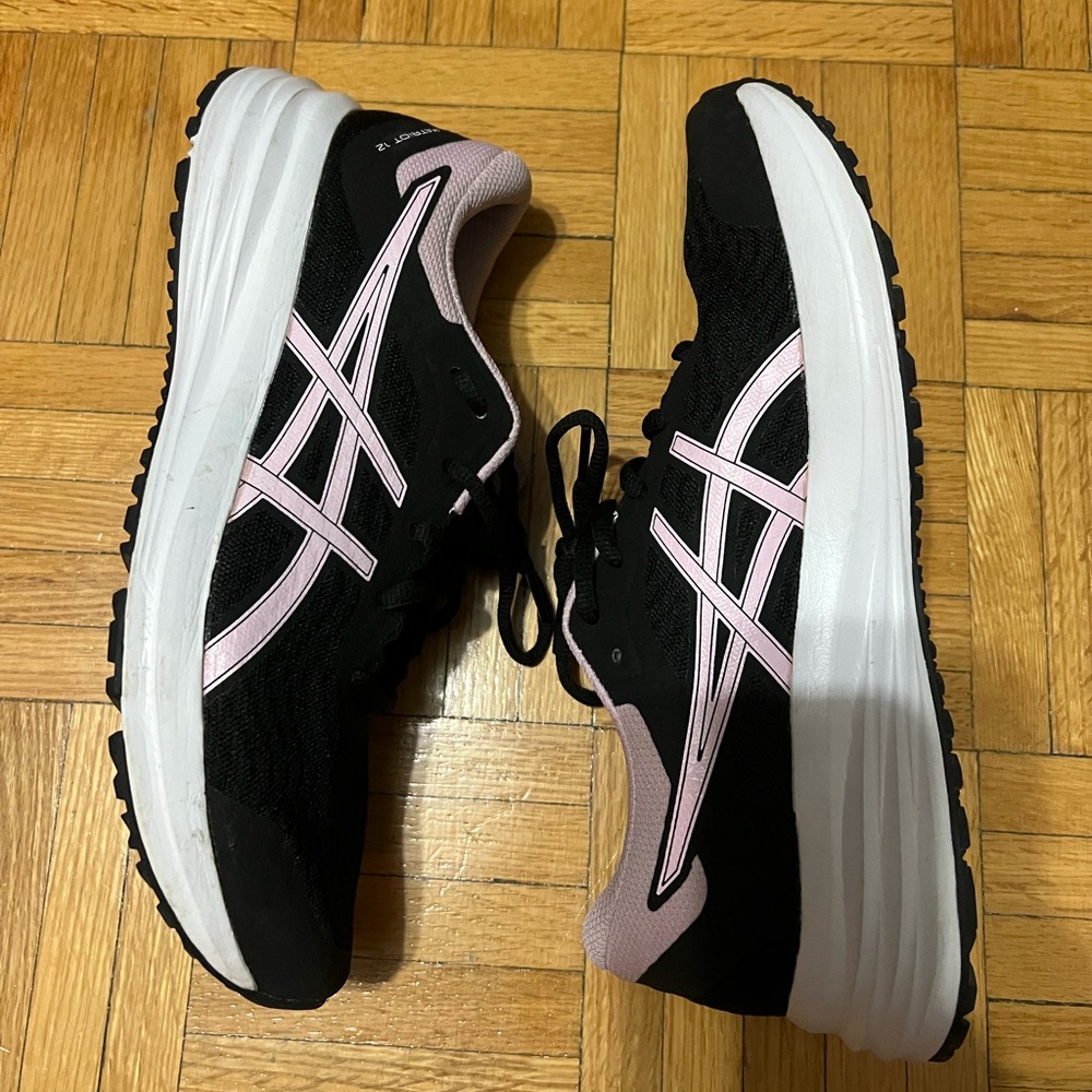 ASIC running shoe